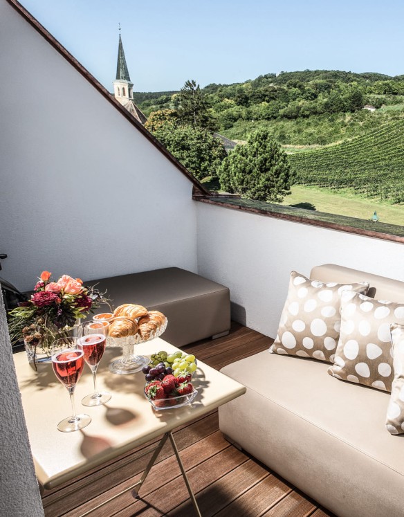 Obstteller auf der Terrasse im Hotel Turmhof